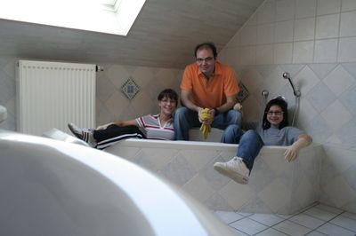 Lustiger Dreier in der Badewanne